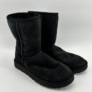 Ugg Women's Size 9 Classic Short II 1016223 Suede Sheepskin Boots UK7.5 EU40